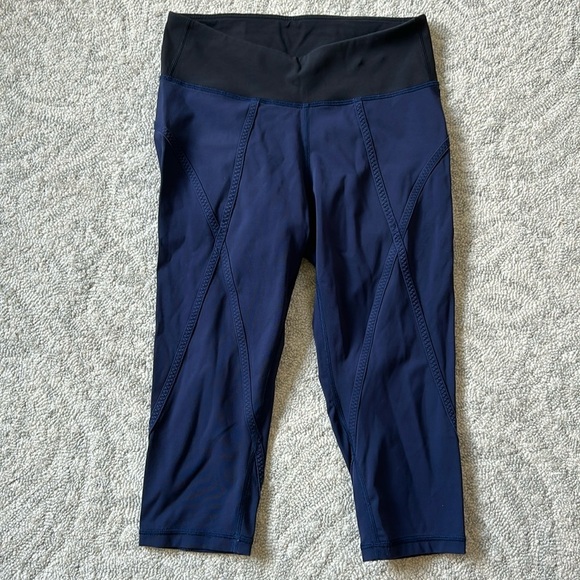 Lululemon cropped Leggings size 6 - Picture 1 of 6